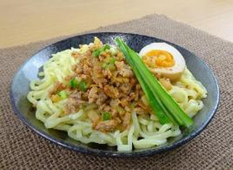緑色搾菜を使った麺料理